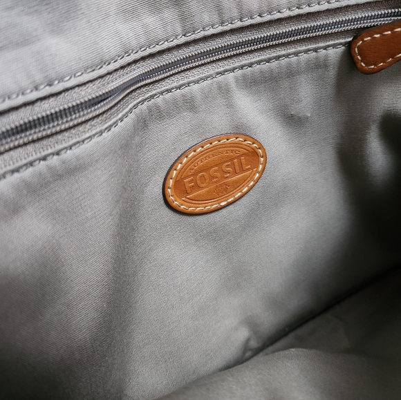 Fossil Crossbody - Picture 7 of 7